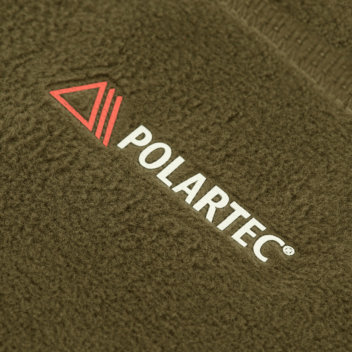 M-Tac Anatominen Tube Scarf Polartec-nyörillä, Polartec-logo fleece-kankaassa.