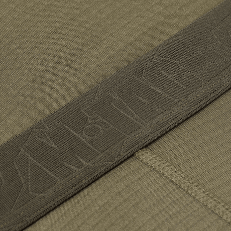 Lähikuva M-Tac Fleece Termobukser Delta Level 2 Lady materiaalista ja saumoista.