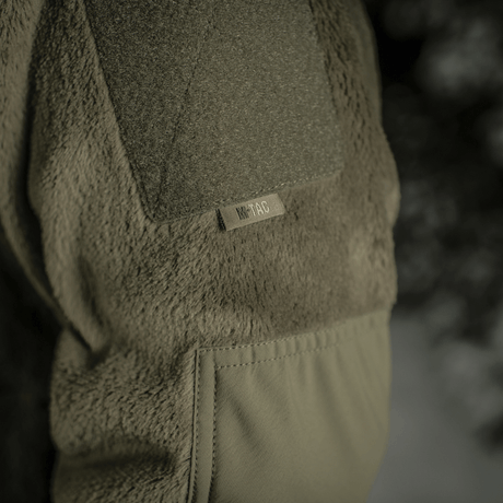 Lähikuva M-Tac Battle Fleece Polartec -takista kulutussuojauksella ja korkealaatuisella fleeceellä, sopii sotilas- ja poliisikäyttöön.