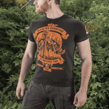 M-Tac T-shirt Black Sea Expedition ulkoiluun ja aktiiviseen elämäntapaan, valmistettu kestävästä puuvillasta ja elastaanista, korostaa lihaslinjoja
