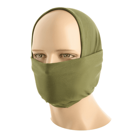 Malli käyttää vihreää M-Tac Bomuld Tube Scarf -balaclavaa, valmistettu 100% puuvillasta, monikäyttöinen ja nopeasti kuivuva asuste.
