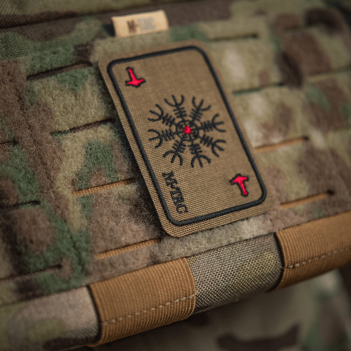 M-Tac Patch Kort Helm of Horror (brodeerattu) Ægishjálmur-symboli Cordura 500D:ssä, kiinnitetään Velcrolla, sopii vaatteisiin ja varusteisiin, 8x5 cm.