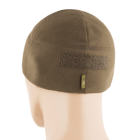 M-Tac Fleece Tactical Watch Cap Beanie m. Patch Panel ruskeana, takakuvasta, korostaa fleece-rakennetta ja patch-paneelia