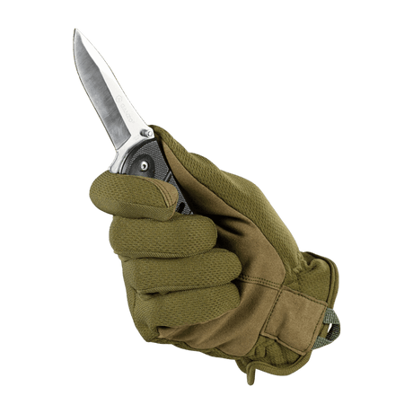 M-Tac Handsker Scout Tactical Mk.2, käytössä veitsen kanssa, näyttää kulutusta kestävän synteettisen nahkakädensijan, joustavuutta ja nopeasti kuivuvan materiaalin.