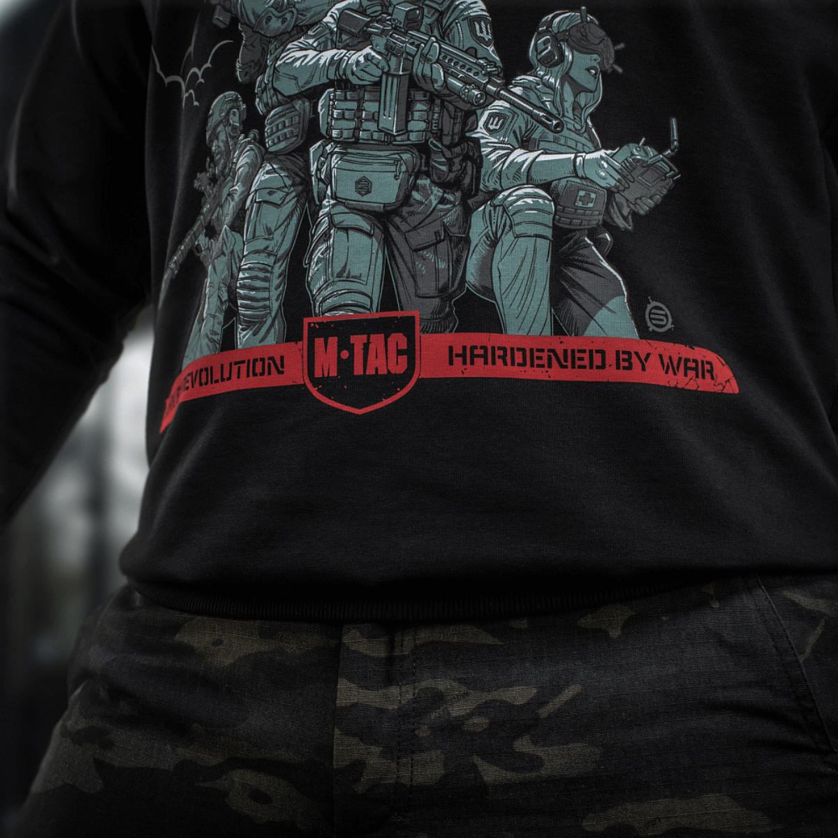 M-Tac Hoodie Freedom sotilasmallisella designilla ja MagnaColours®-painatuksella, sopii ulkoiluun. Puuvillaa ja elastaania joustavuuteen.