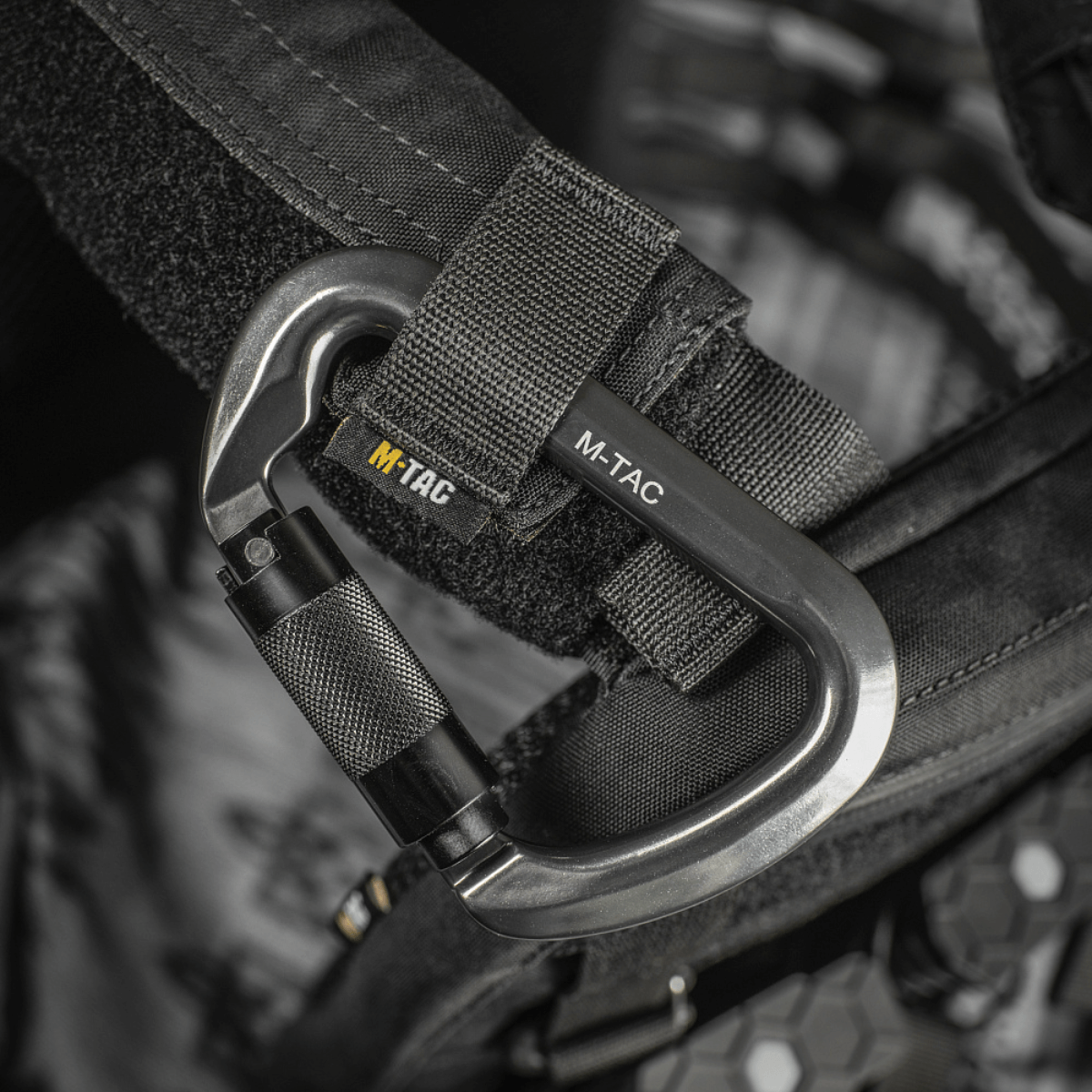 M-Tac Key-Lock karabiini alumiinia automaattisella lukolla kiipeilyyn ja turvallisuuteen, CE EN362 hyväksytty, musta.
