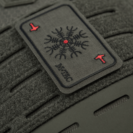 M-Tac Patch Kort Helm of Horror (brodeerattu) Ægishjálmur-muotoilu, kestävä brodeerattu Cordura 500D -materiaali, 8x5 cm, Velcro-kiinnitys.