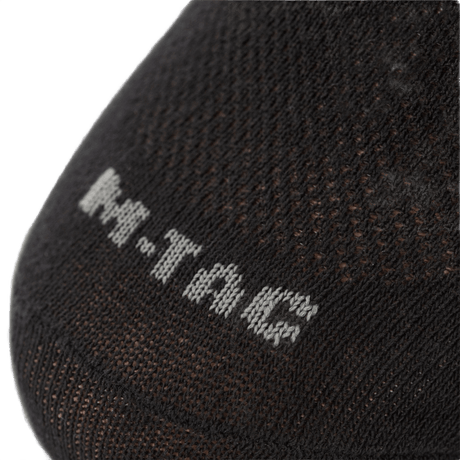 Musta M-Tac Let Sportsokker juoksuun ja ulkoiluun, ergonomisella muotoilulla ja hengittävällä materiaalilla.