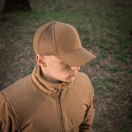 M-Tac Mesh Flex Ripstop Baseball Cap ruskeana, mesh-paneelit ja Velcro-tarranauha, sopii ulkokäytön mukavuuteen ja ilmanvaihtoon.