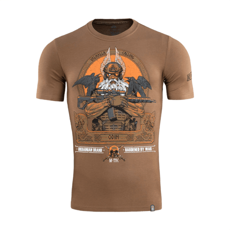 M-Tac T-Shirt Odin Odin‑kuvalla pohjoismaisesta mytologiasta, Hugin ja Munin -korpit ja teksti "Valhalla Calling", ruskea väri.