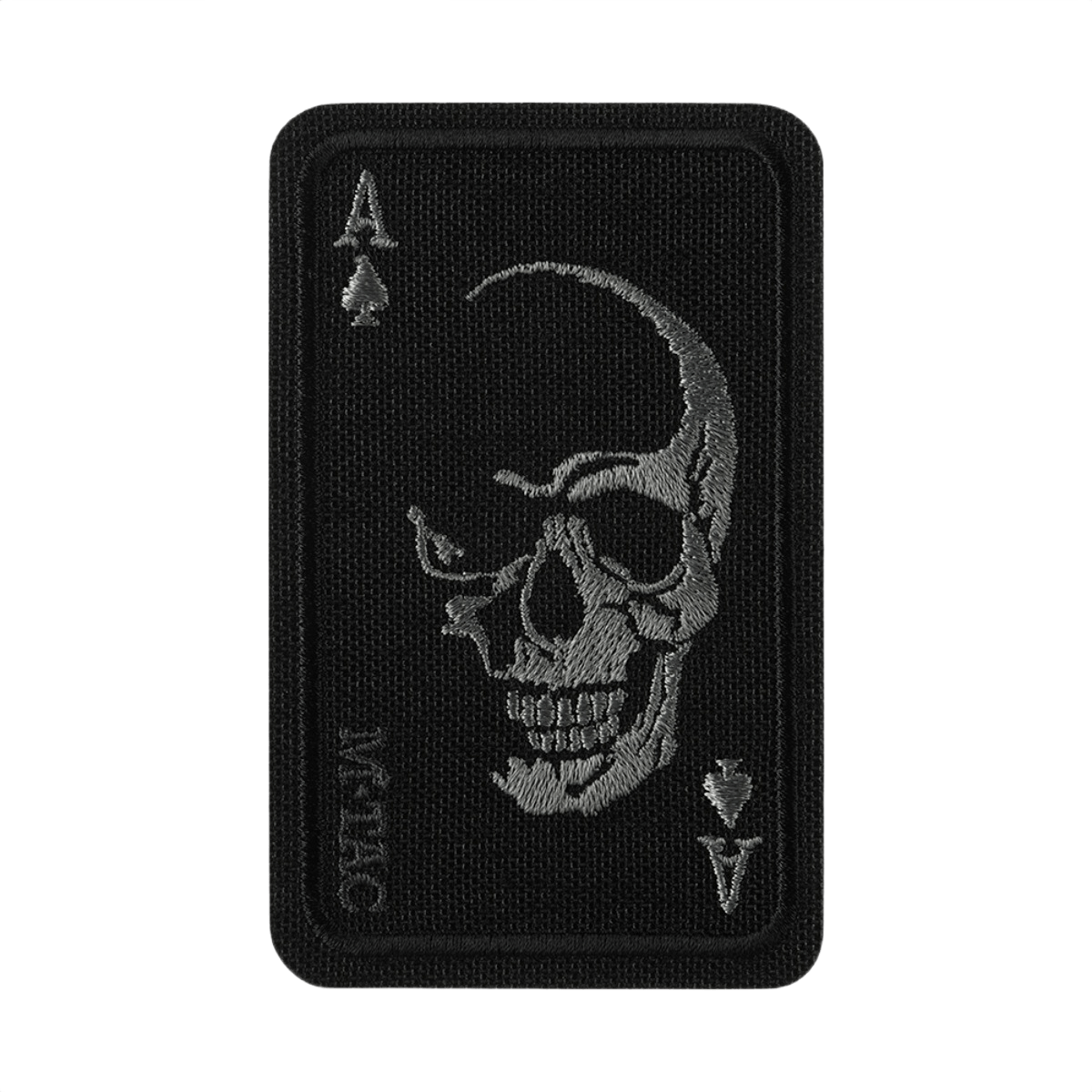 M-Tac Patch Face of War (kirjonta) pääkallokuvio kirjottuna mustalle Ace of Spades -taustalle, Vietnam-sotaa inspiroiva, kiinnittyy Velcrolla.