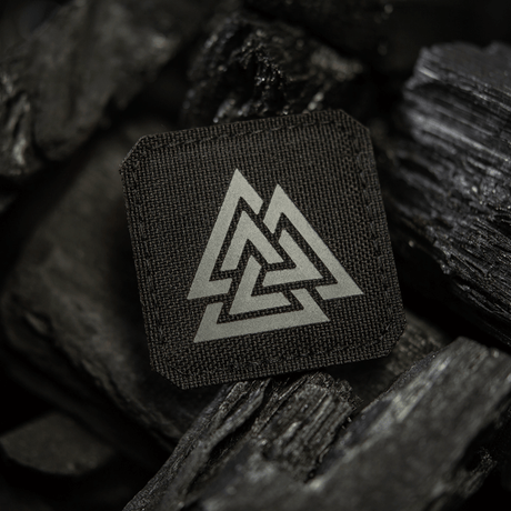 M-Tac Patch Valknut Laser Cut Odin symbol mustalla hiilipohjalla.