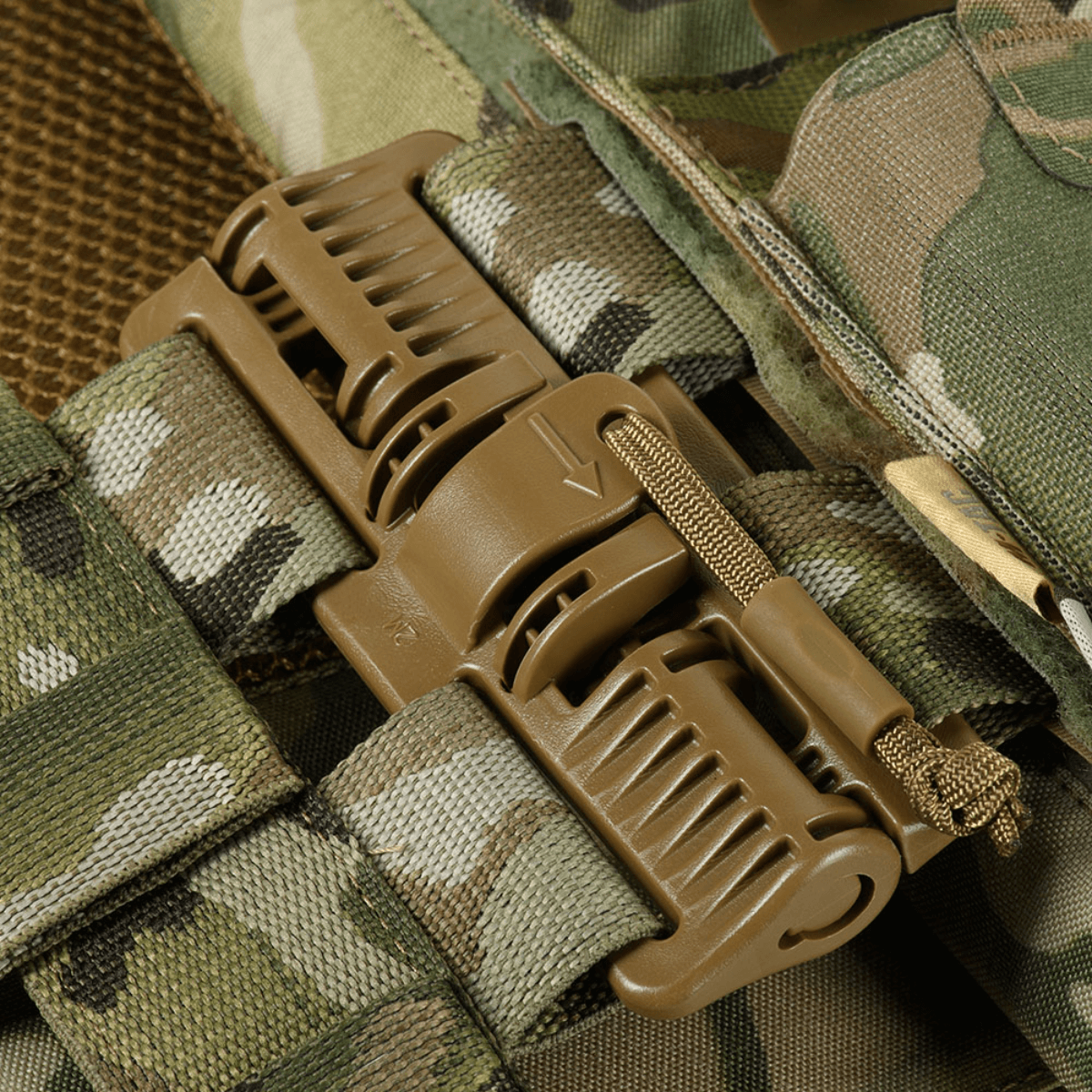 2M ROC -pikalukko M-Tac Plate Carrier Cuirass FAST XL QRS:ssa helppoon säätöön ja käyttöön.