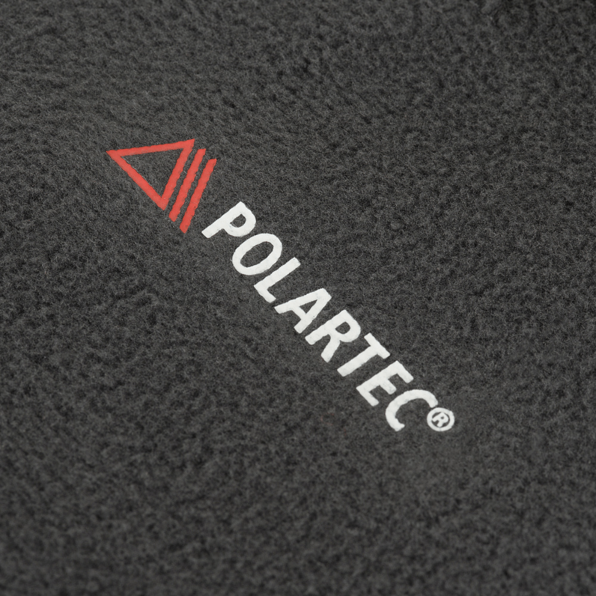 M-Tac Polartec Anatomic Tube Scarf kestävästä Polartec® Micro Series -fleecestä, logoyksityiskohta.