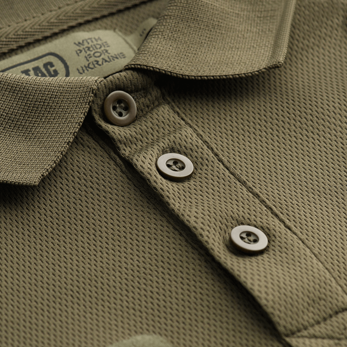 M-Tac Polo Elite Tactical Coolmax vihreänä, napit, suunniteltu turvallisuustyöhön kosteuden siirrolla ja nopeasti kuivuvilla ominaisuuksilla.