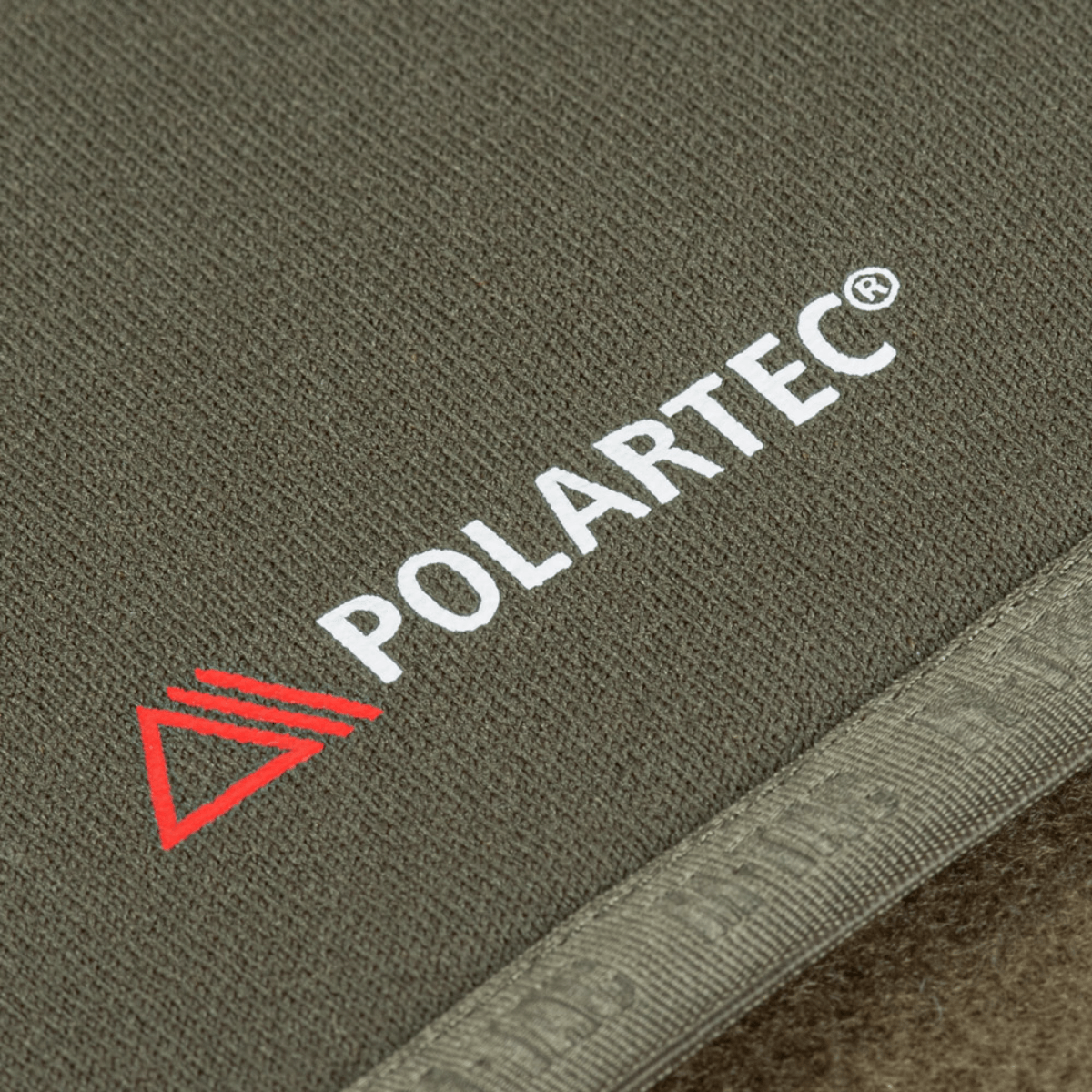 Polartec-kankaan yksityiskohta M-Tac Shadow Polartec Fleece -hupparissa, kestävä materiaali ja pitkäikäisyys optimaalista lämpöä varten.
