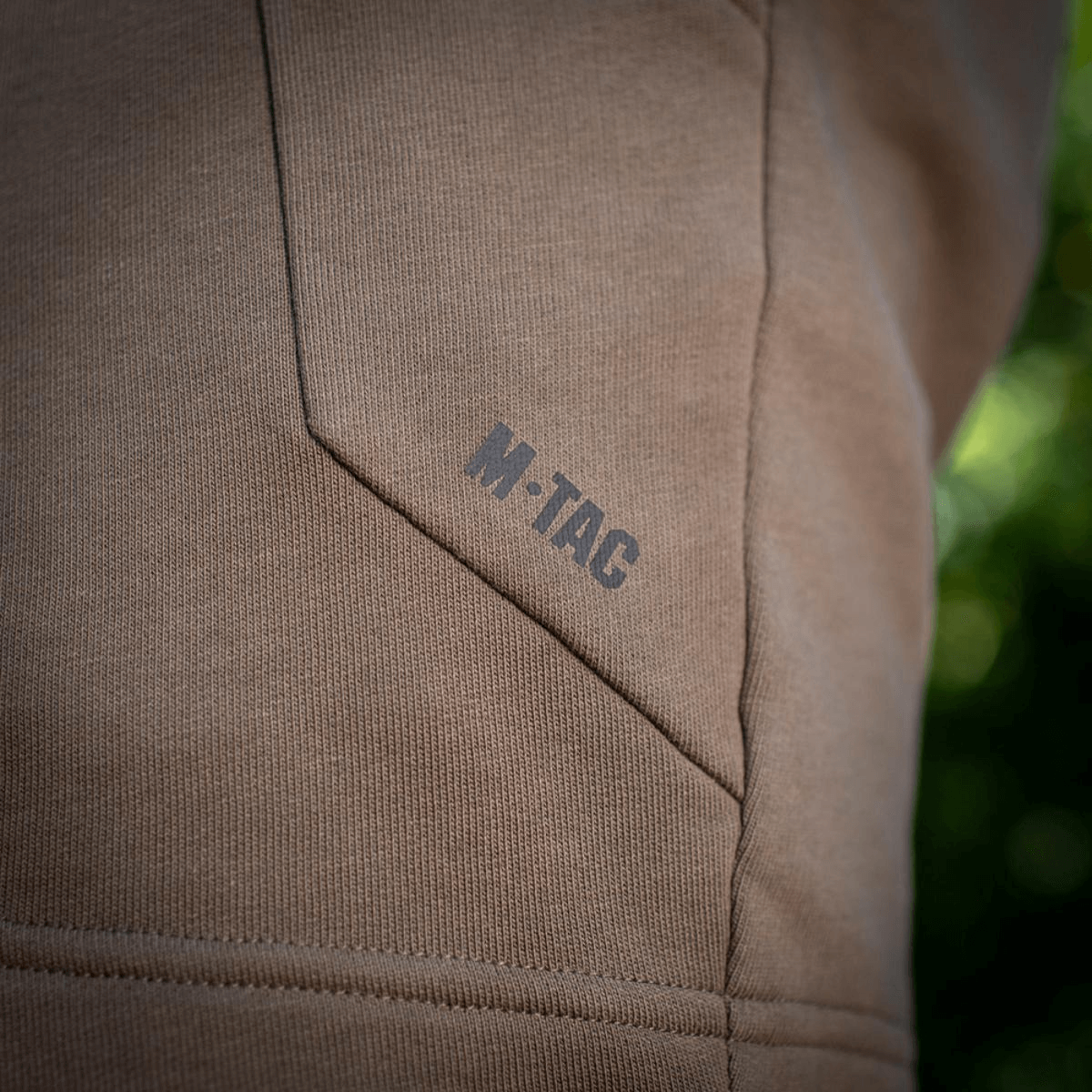 M-Tac Shorts Sport Fit Cotton hengittävästä 100% puuvillasta ja hillityllä logolla, suunniteltu kesäurheiluun ja päivittäiskäyttöön.