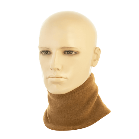 M-Tac Snood Elite Kort Justerbar Fleece mannekäänillä, näyttää monipuolisuuden ja säädettävän istuvuuden suojaukseen kylmässä säässä.