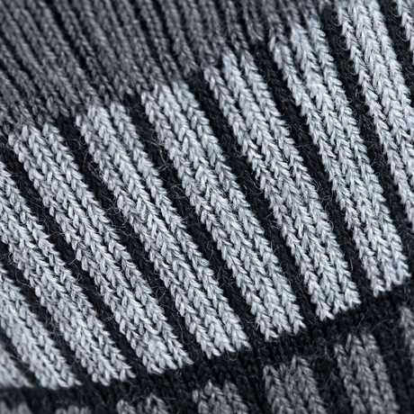Lähikuva M-Tac Sokker Polar Merino 40%:sta selkeällä merinovillarakenteella, suunniteltu lämpöön ja kestävyyteen ulkoaktiviteeteissa.