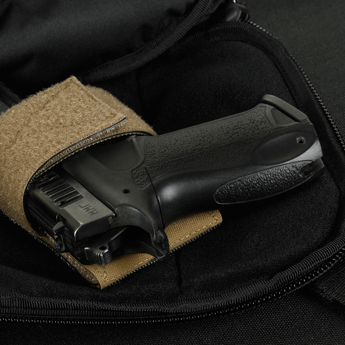 Sisältä: M-Tac Sphaera Hex Hardsling Bag Large Elite, musta pistooli.