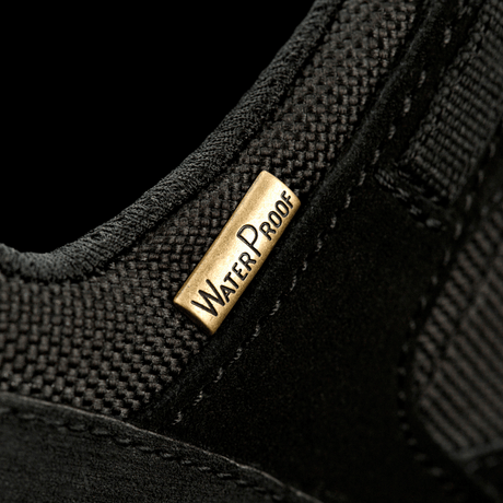 Lähikuva Tactical Sneakers Demi-Season – Kevyt ja mukava, vesitiivis merkki sivulla.