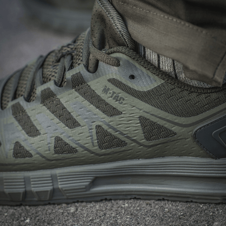 Lähikuva M-Tac Tactical Summer Sport -tennareista, korostaa yksityiskohtia ja kulutusta kestävää pohjamuotoilua lämpimiin olosuhteisiin