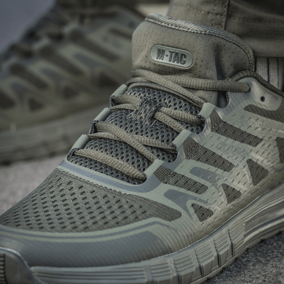 M-Tac Tactical Summer Sport -tennarit vihreinä, hengittävistä synteettisistä materiaaleista, kulutusta kestävä kumipohja ja varvassuoja