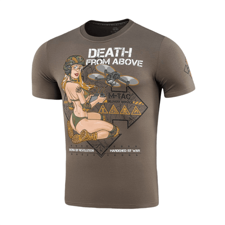 M-Tac T-Shirt Delivery Service amerikkalaisella Pin-up-designilla ja tekstillä 'Death from Above' yhdistää tyyliä ja voimaa.