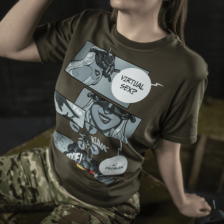 M-Tac T-Shirt Comics Drone Girl en comic-tyylinen print, jossa FPV-pilotti symboloi voimaa ja tehokkuutta luovassa designissa.