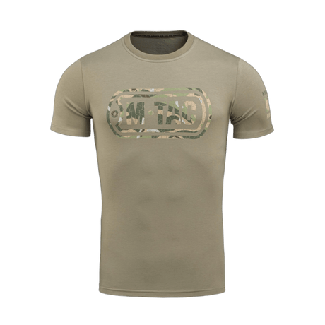 M-Tac T-Shirt Logo camokuvioinnilla ja "Born by Revolution" -sloganilla hihassa. Tyylikäs ja mukava sotilaspaita.