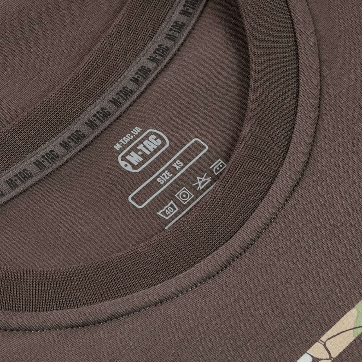 M-Tac T-Shirt Logo pitkähiha, maastokuvio ja M-Tac-logo niskassa, sopii arkeen ja taktisiin aktiviteetteihin.