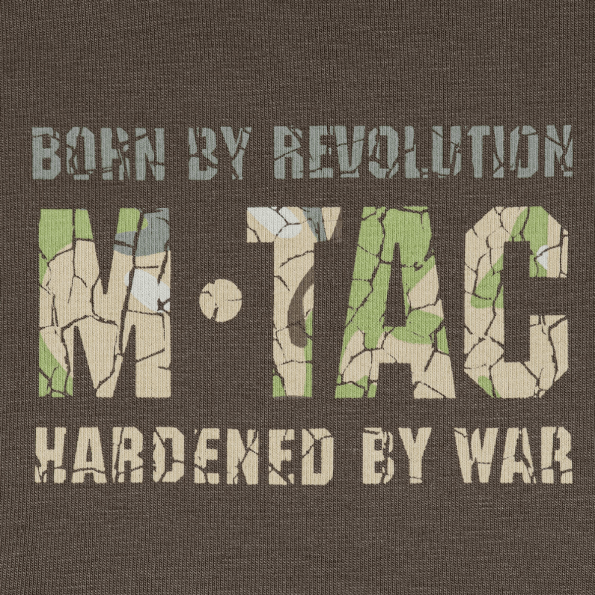 M-Tac T-Shirt Logo Long Sleeve sloganilla 'Born by Revolution – Hardened by War' ja maastokuvioinnilla.