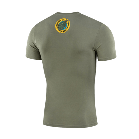 M-Tac T-Shirt Quadcopter, isänmaallinen selkäkuvio vihreässä designissa, kestävä ja mukava UAV-operaattoreille.