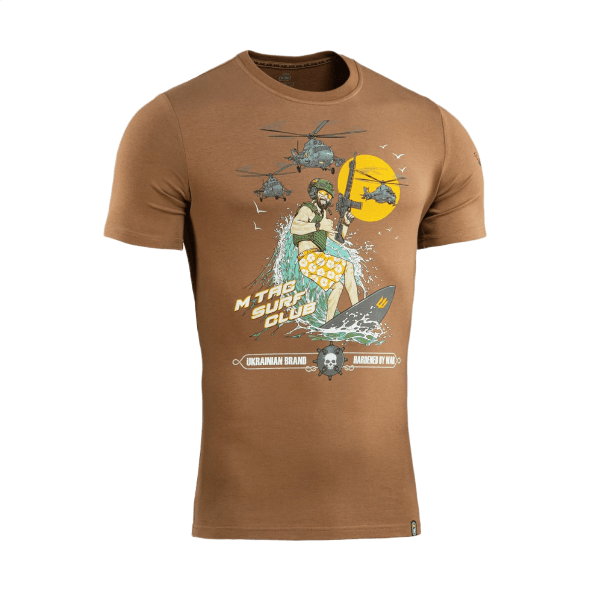 M-Tac T-Shirt Surf Club erikoisjoukkojen sotilas surffilaudalla, innoittajana rannikkojoukkojen operaatiot ja surffikohtaukset; coyote‑väri.