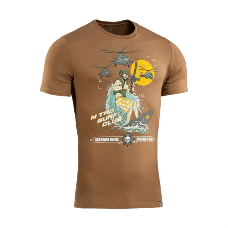 M-Tac T-Shirt Surf Club erikoisjoukkojen sotilas surffilaudalla, innoittajana rannikkojoukkojen operaatiot ja surffikohtaukset; coyote‑väri.