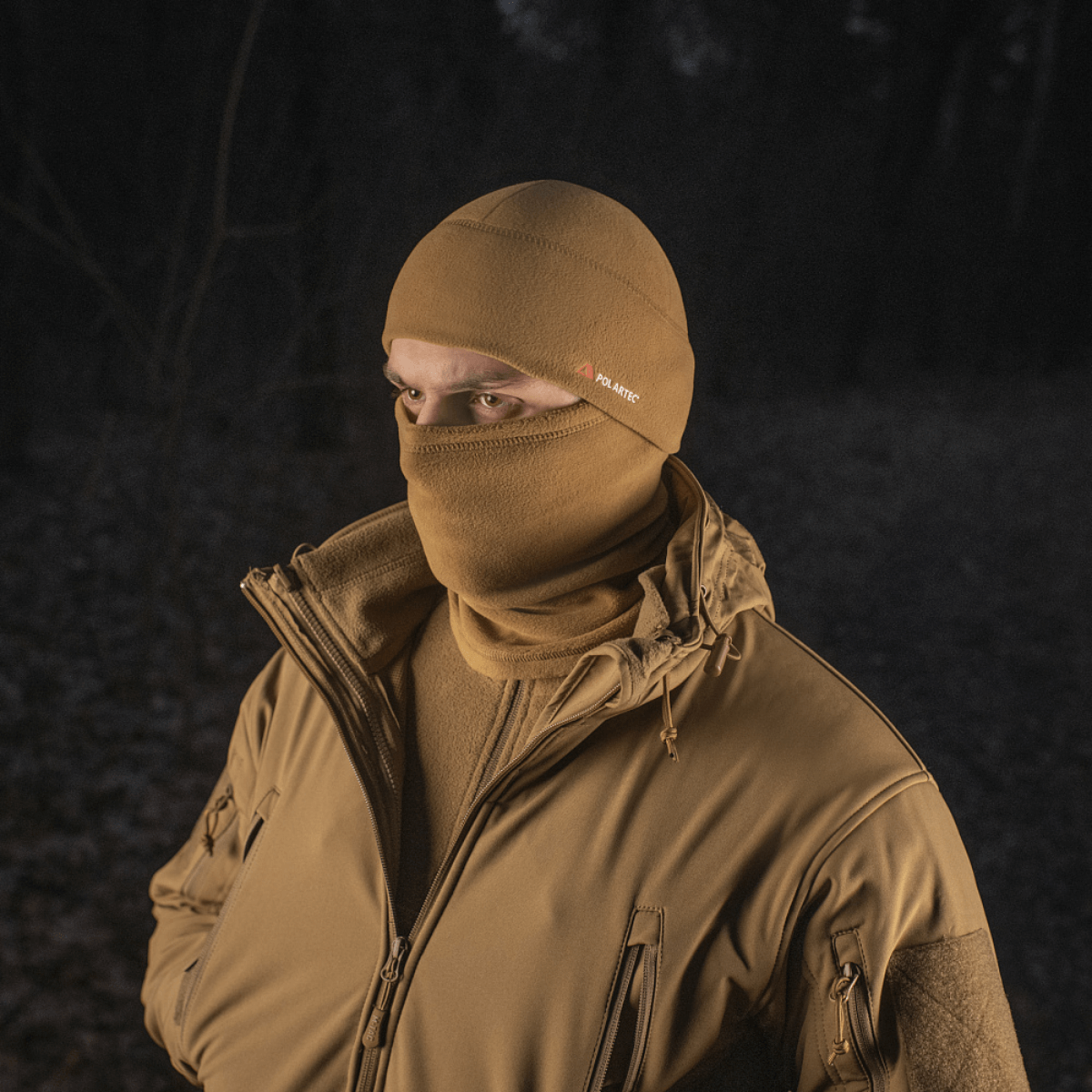M-Tac Tube Scarf Polartec kauluri ja maski, lämmin luonnossa, korostaa monitoimista muotoilua ja Polartec® fleece -materiaalia.