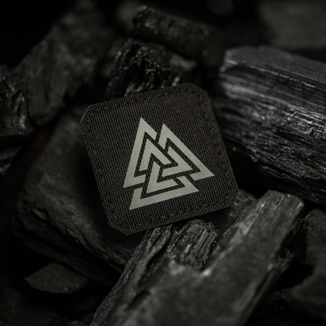 M-Tac Patch Valknut Laser Cut Odin symbol mustalla taustalla.