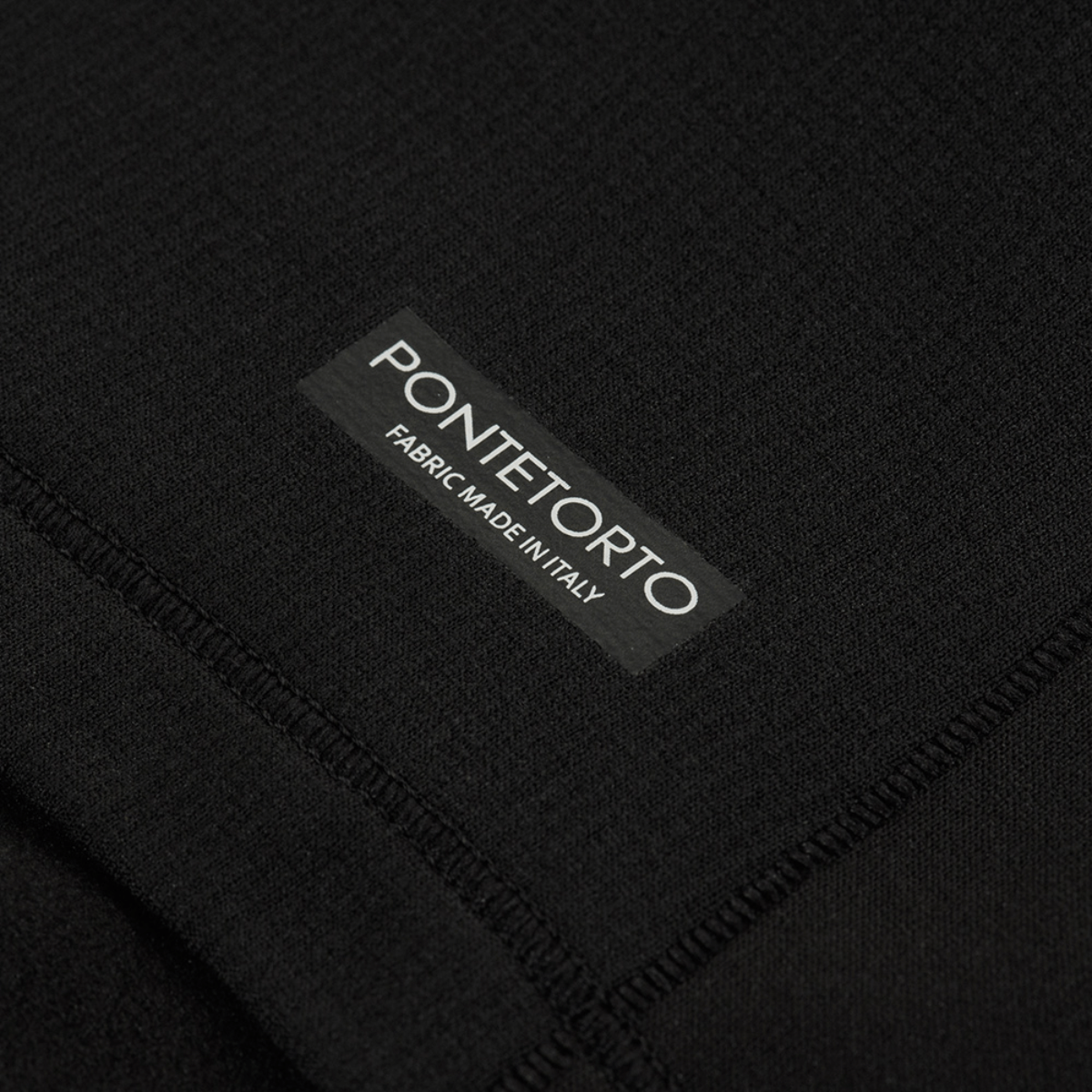 Lähikuva M-Tac Vinter Baselayer Thermo -paidasta, tehty Pontetorto-fleecestä.