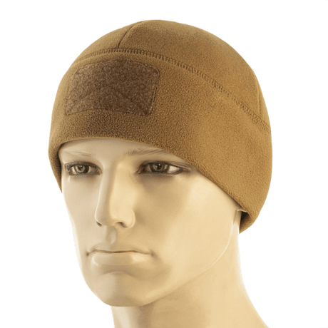 M-Tac Watch Cap Elite Fleece Beanie Hat Velcro, lämmin fleece ja Velcro-paneeli mannekiinilla.