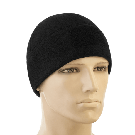 M-Tac Watch Cap Elite Fleece Beanie Hat Velcro, musta fleece mannekiinin päässä, ihanteellinen taktiseen käyttöön ja talviaktiviteetteihin.