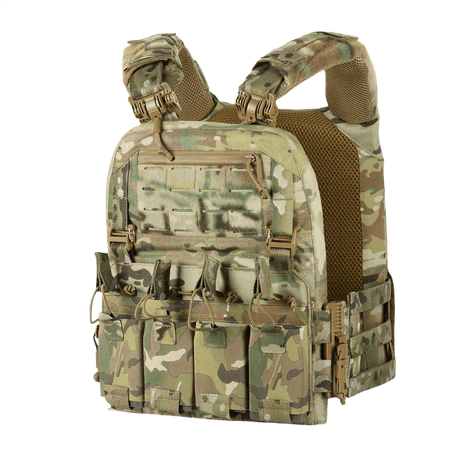 M-Tac Plate Carrier Cuirass FAST XL QRS Cordura 500D:stä 3D-meshillä ilmanvaihtoa ja mukavuutta varten; säädettävissä ESAPI XL- ja L-levyille.