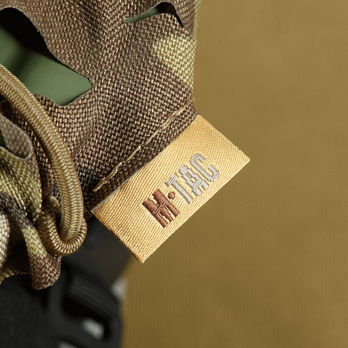 M‑Tac Vilha Hjelmcover Elite MULTICAM-camossa Velcro-paneeleilla nopeaan käyttöön, valmistettu kestävästä Cordura 500D:stä. Sopii FAST-kypärille.