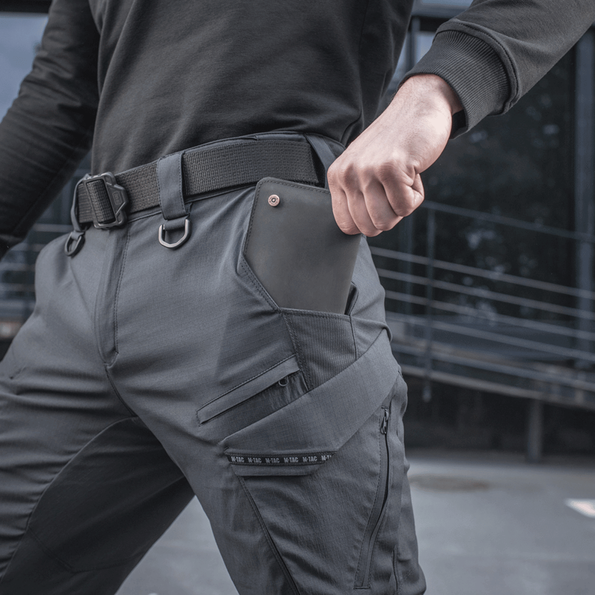 M-Tac-housut Aggressor Summer Flex Rip-Stop-nylonista, sopivat taktiseen käyttöön ja mukavuuteen kuumassa, toiminnalliset taskut.