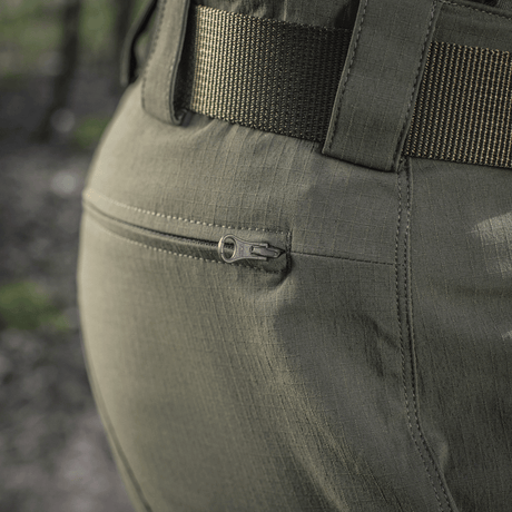 Yksityiskohta M-Tac Aggressor Summer Flex -housuista vetoketjulla, kevyt Rip-stop-nylon sopii kesäkäyttöön.