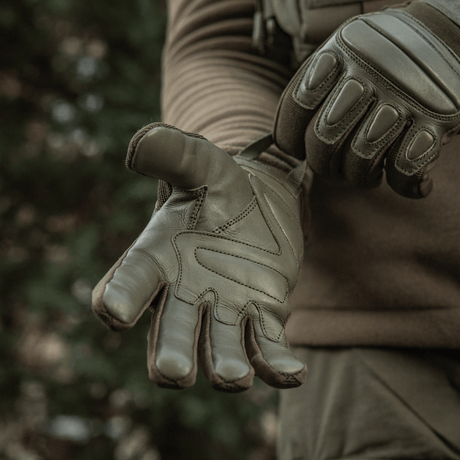 M-Tac Assault Tactical Mk.2 -hanskat, aitoa nahkaa, iskunvaimentavat insertit ja säädettävä velcro-ranne.