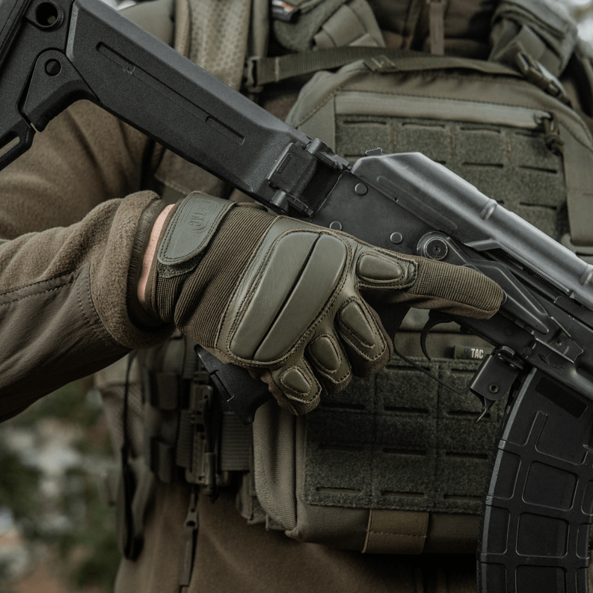 M-Tac Assault Tactical Mk.2 nahkakäsineet synteettisellä pidolla maksimaaliseen suojaan ja mukavuuteen.