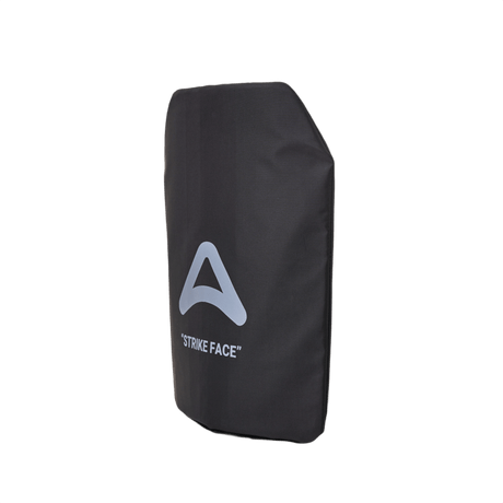 Anorak Niobium® Insert (SAPI) suojapaneeli edistyksellisillä moniuhkaominaisuuksilla maksimaalista suojaa aseita vastaan.