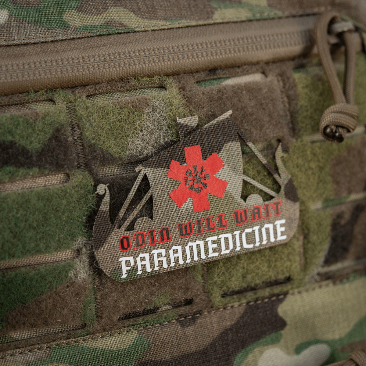 M-Tac Patch Viking Evac, jossa viikinkivene ja "Odin Will Wait Paramedicine" -teksti maastotaustalla.