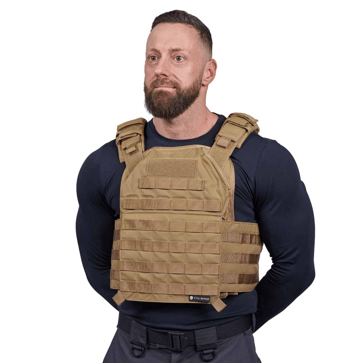 EA Plate Carrier Khaki galleria-asema 1, modulaarinen design, kulutusta kestävä materiaali ja NIJ-sertifiointi ammattimaiseksi luotinsuojaliiviksi.
