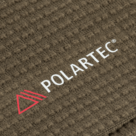 Lähikuva Polartec®-fleecemateriaalista, jota käytetään M-Tac Hjelm Watch Cap Polartecissä, korostaa lämmön ja mukavuuden tuntua viileässä säässä.